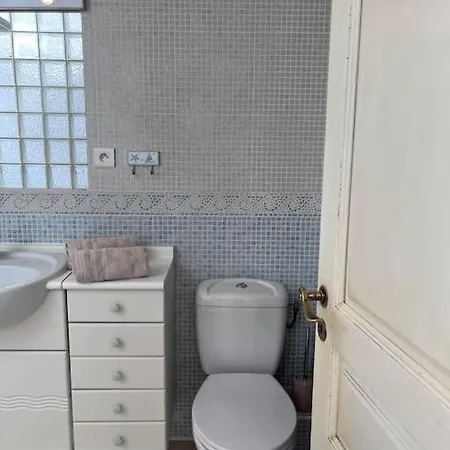 La Maison De La Pied Dans L Eau *