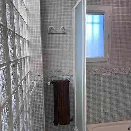 La Maison De La Pied Dans L Eau